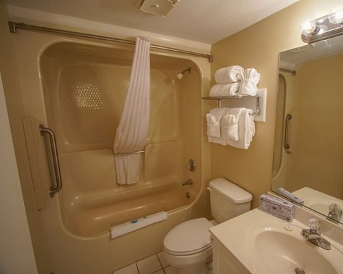 Country Club Villas