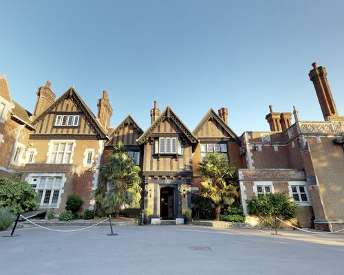 Macdonald Elmers Court Resort