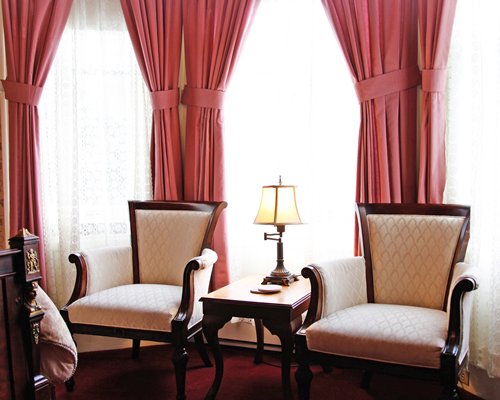 Nob Hill Inn