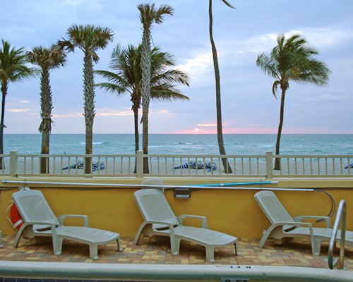 Hollywood Sands Resort