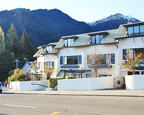 Queenstown Mews