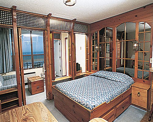 Georgian Inn Beach Club