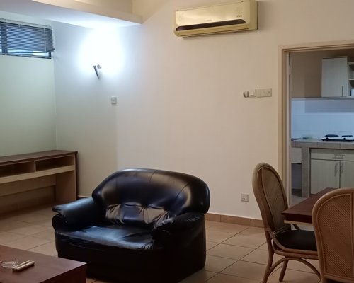 KL Plaza Suites