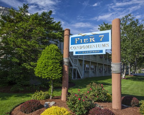 Pier 7 Condominiums