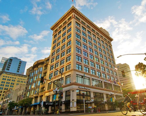 Gaslamp Plaza Suites