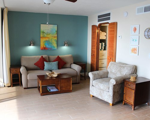 Mariner's Boathouse and Beach Resort