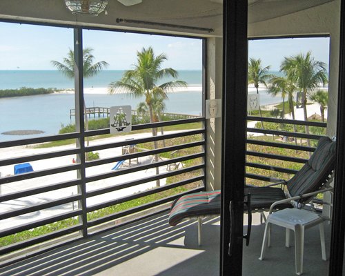 Mariner's Boathouse and Beach Resort