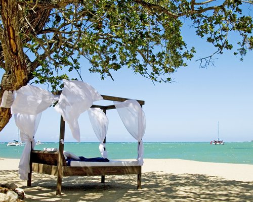 Bluebay Villas Doradas