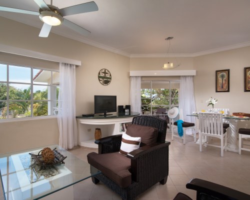 The Crown Suites at LHVC Resort