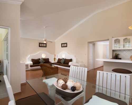 The Crown Suites at LHVC Resort