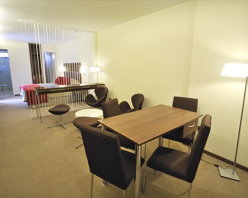Howard Johnson la Canada & Suites
