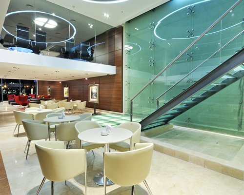 Howard Johnson la Canada & Suites