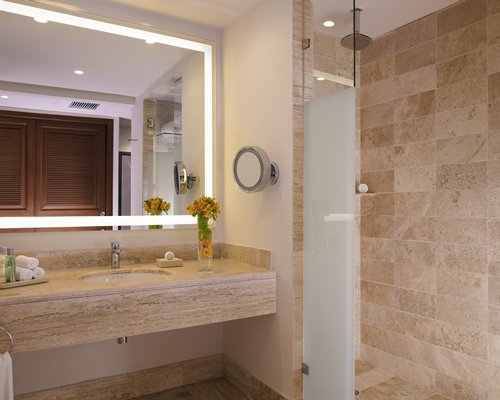Now Sapphire Riviera Cancun by UVC