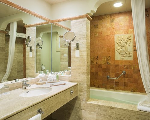 Now Sapphire Riviera Cancun by UVC