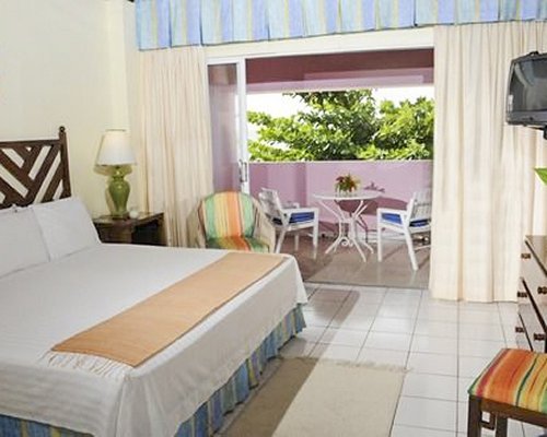 Shaw Park Beach Hotel & Spa