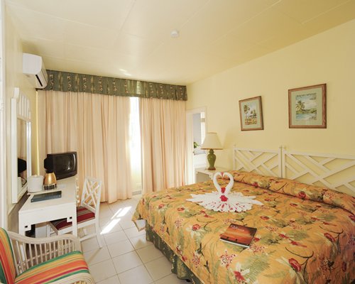 Shaw Park Beach Hotel & Spa