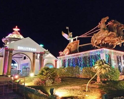 Hollywood Royal Resort