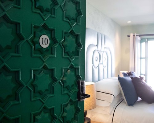 William Hotel - 3 Nights