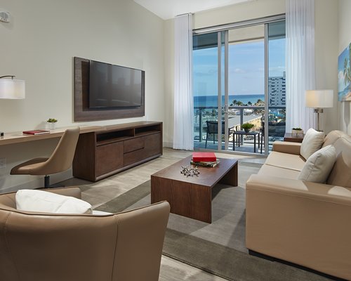 Costa Hollywood Beach Resort