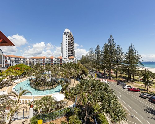 Oaks Calypso Plaza