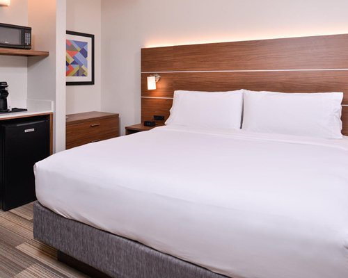 Holiday Inn Express St. Charles Ave