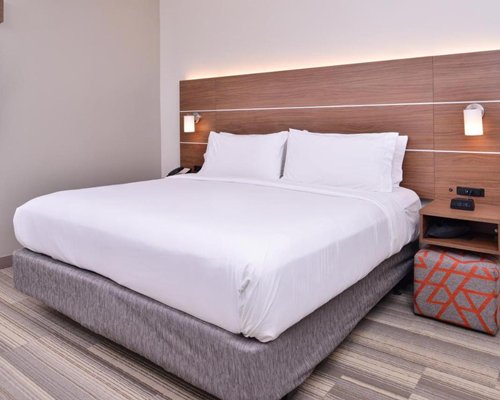 Holiday Inn Express St. Charles Ave