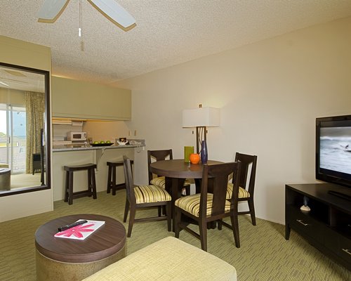 Plantation Hale Suites