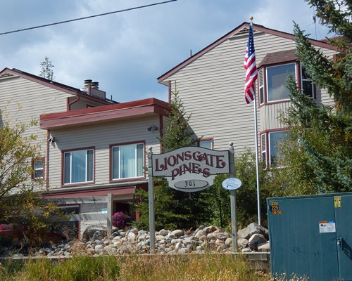 Lion’s Gate Pines Lodge