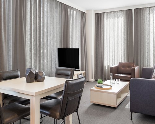 Oaks Melbourne on Market Hotel - 5 Nights