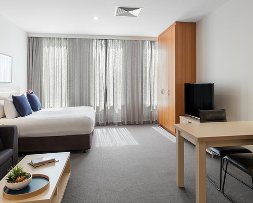 Oaks Melbourne on Market Hotel - 5 Nights