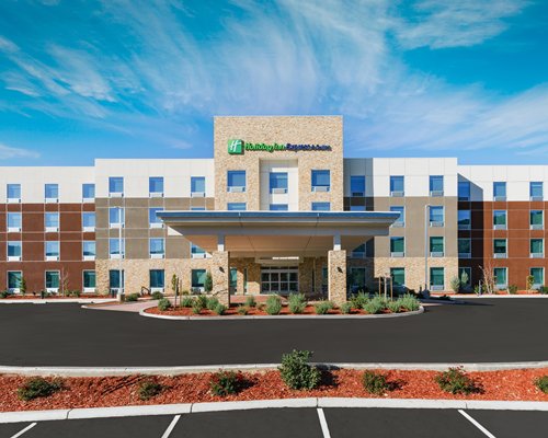 Holiday Inn Express & Suites Oakhurst – Yosemite