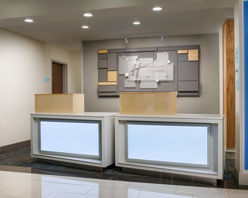 Holiday Inn Express & Suites Oakhurst – Yosemite