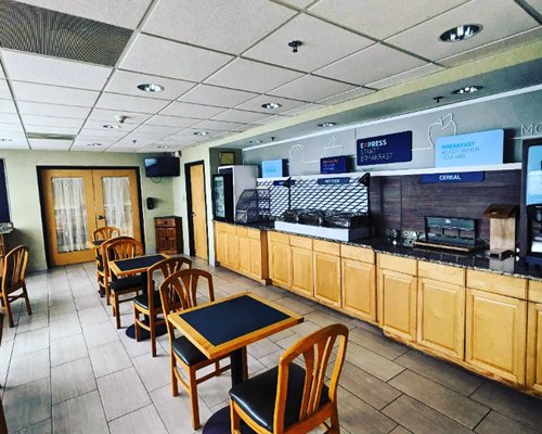 Holiday Inn Express Hotel & Suites- North