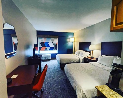 Holiday Inn Express Hotel & Suites- North