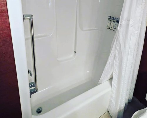 Holiday Inn Express Hotel & Suites- North