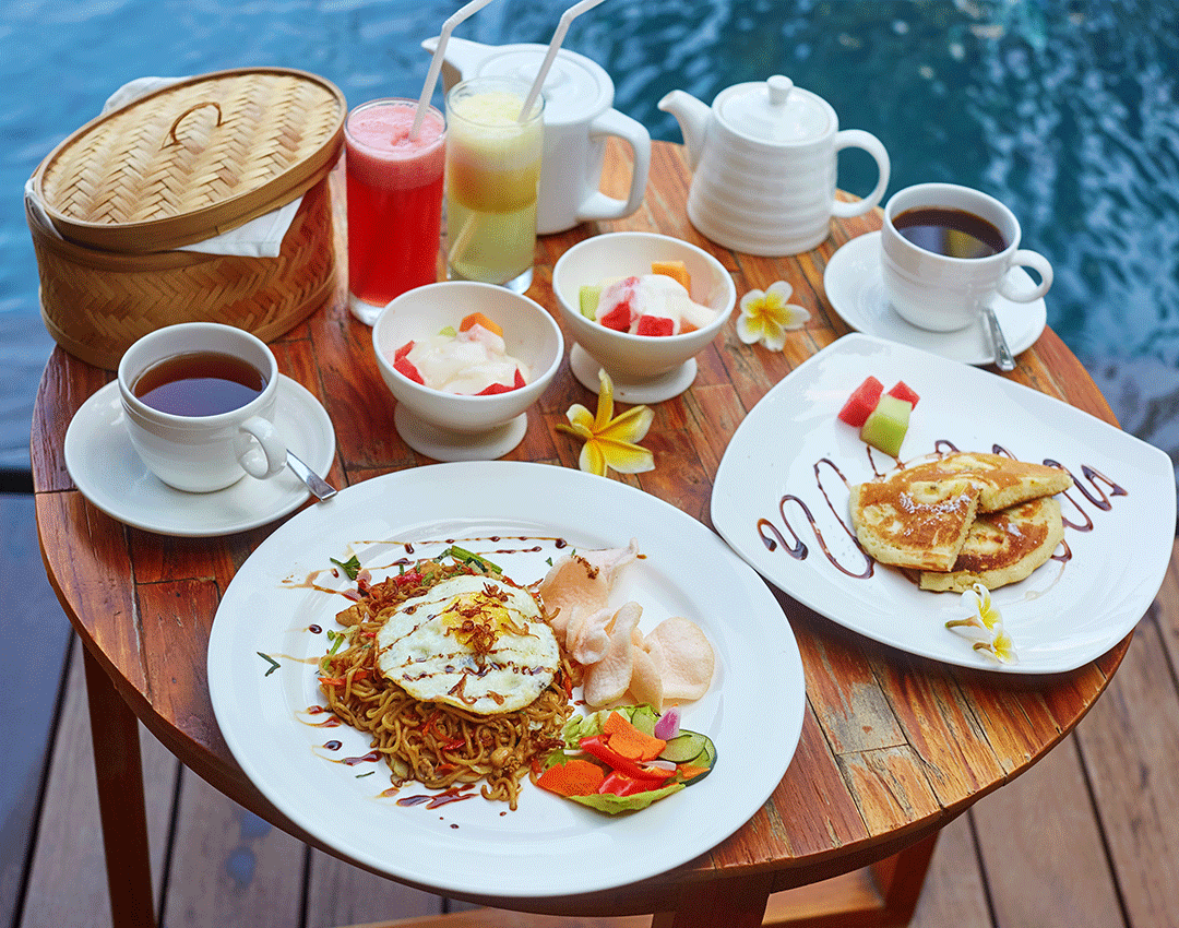 Try a traditional Balinese breakfast at Ayam Betutu Pak Sanur