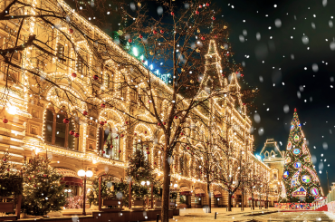 houses decorated for the holidays