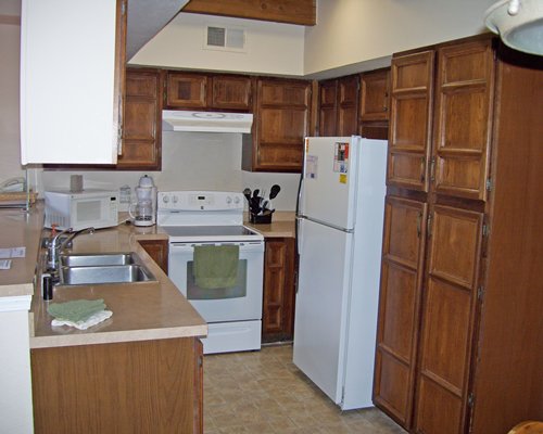 A well equipped modular kitchen.