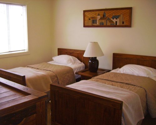 A bedroom with twin beds and window.