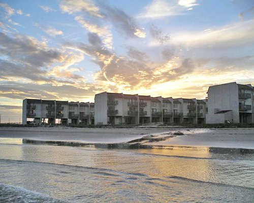 Peregrine Townhomes at San Luis Pass