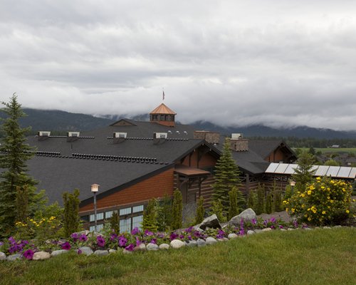 Stoneridge Resort surrounded by lawn and shrubs.