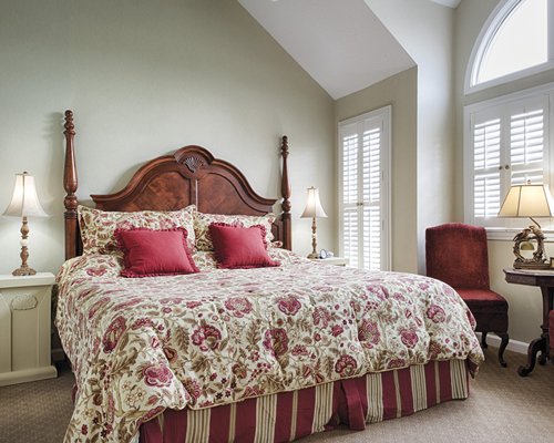 A well furnished bedroom with a king sized bed.