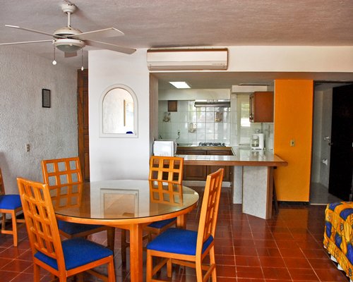 An open plan dining and kitchen area.