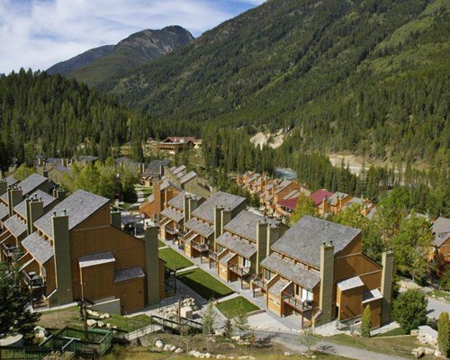 An aerial view of Panorama Vacation Retreat surrounded by mountains.
