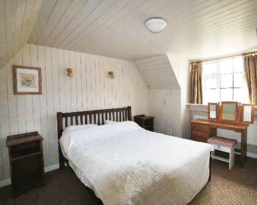A well furnished bed room with a full bed.