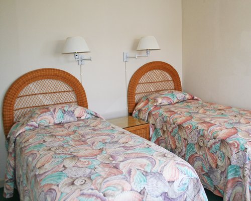 A bedroom with two twin size beds.