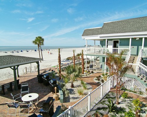 Exterior view of Mariner Beach Club with beach and ocean view.