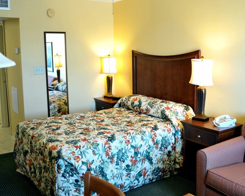 A well furnished bedroom with queen bed.