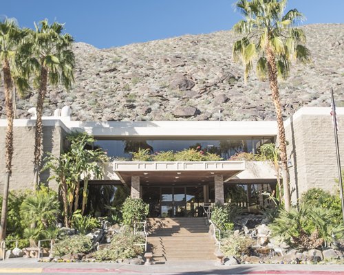 Front view of Palm Springs Tennis Club at foothill.