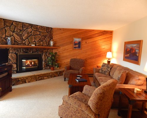 A well furnished living room.